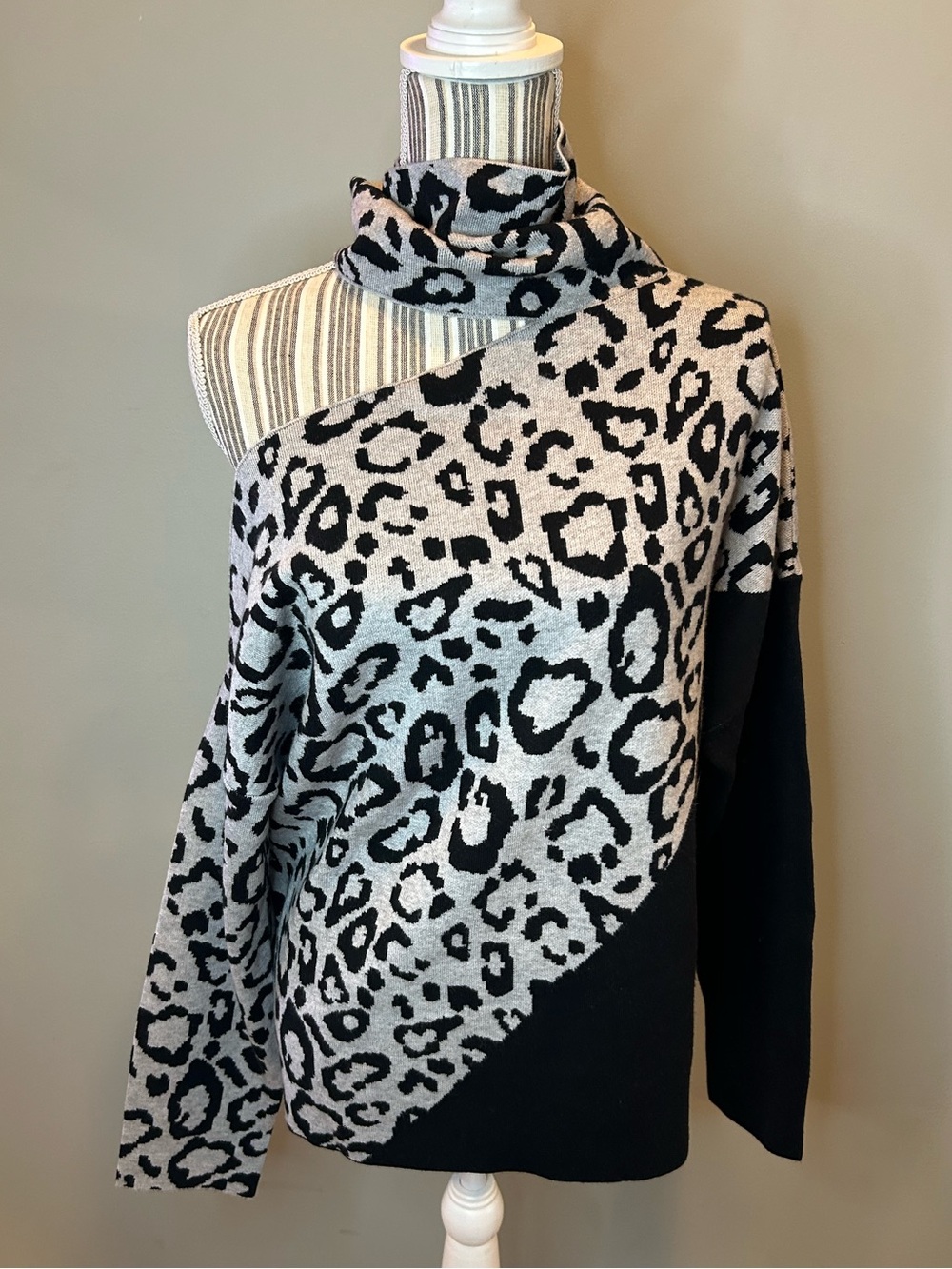 Venus One Shoulder Turtleneck Sweater Black & Gray Leopard XL NWOT